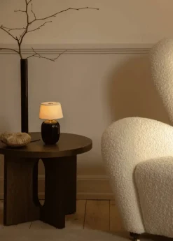 Androgyne sidobord Ø50 cm mörkbetsad ek Mörkbetsad ek-bordsskiva