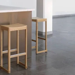Atelier barpall Svartlackerad björk-H65 cm