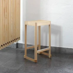 Atelier barpall Svartlackerad björk-H65 cm