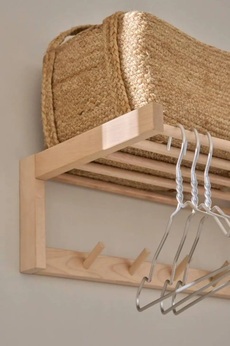 Bäckebo hatthylla Björk 7 knoppar