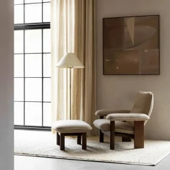 Brasilia fotpall Bouclé 02 beige-valnötsstativ