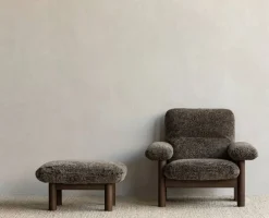 Brasilia fotpall Fårskinn root brun-mörk ek