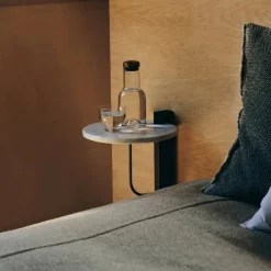 Corbel hylla marmor carrara mörkbetsad ek