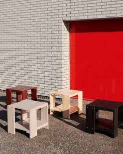 Crate Side Table bord 49 5x49 5x45 cm lackad furu Iron red