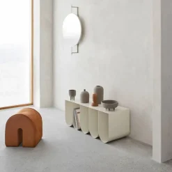 Curved sittpuff Läder light brown