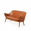 Dwell soffa 2-sits läder silk 250 cognac ben i rökt ek