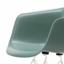 Eames fiberglass armchair DAR karmstol Sea foam green-White