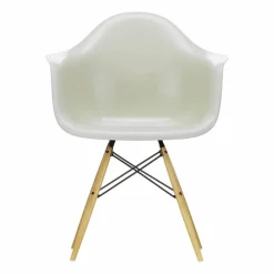 Eames Fiberglass Armchair DAW karmstol parchment lönnben