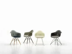 Eames Fiberglass Armchair DAW karmstol Raw umber-svartbetsade lönnben