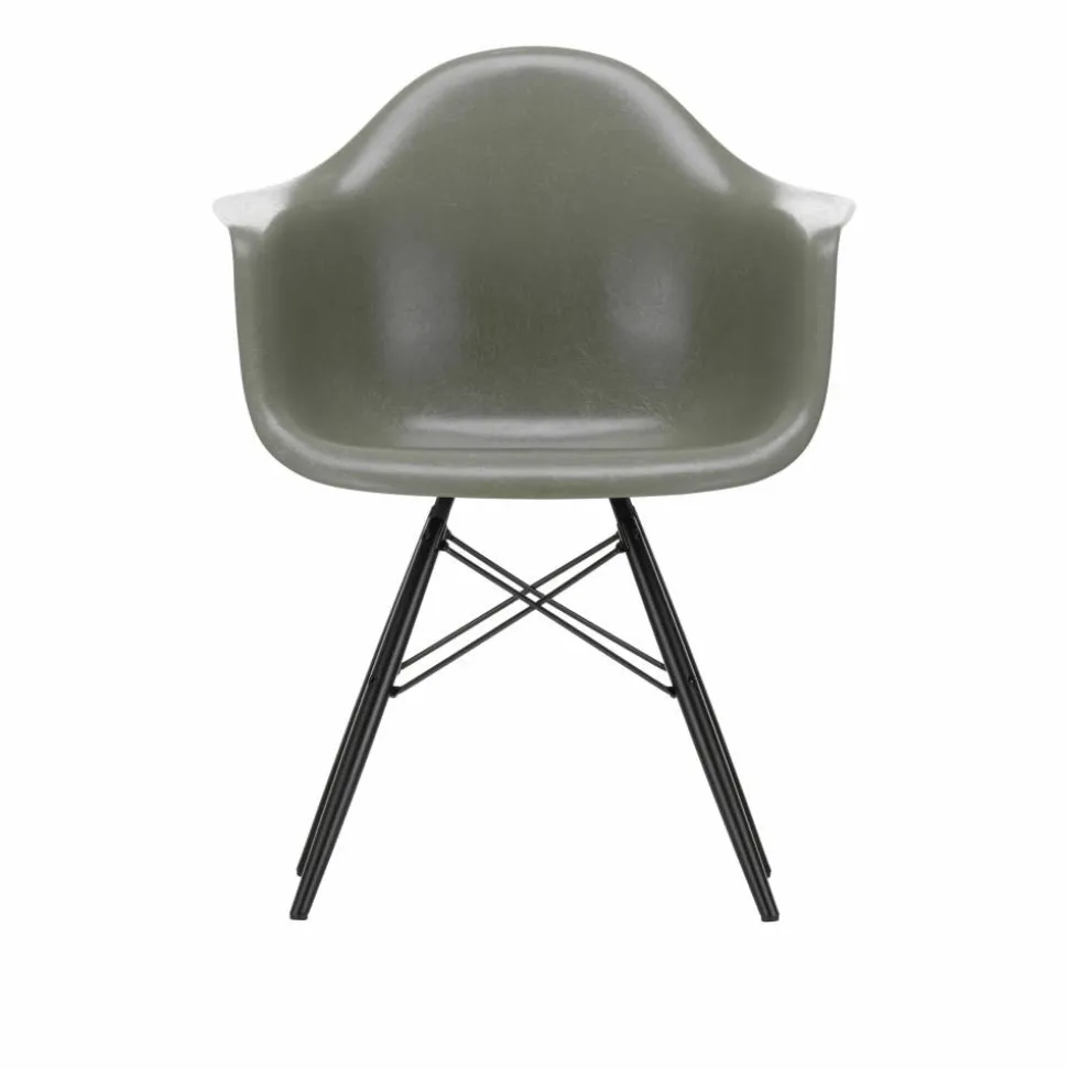 Eames Fiberglass Armchair DAW karmstol Raw umber-svartbetsade lönnben