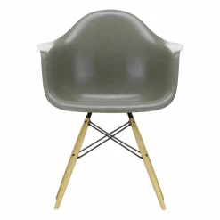 Eames Fiberglass Armchair DAW karmstol raw umber askben