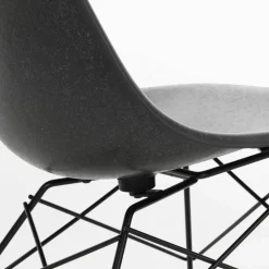 Eames Fiberglass Side Chair LSR loungestol Elephant hide grey-deep black