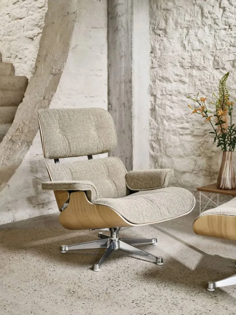 Eames Lounge Chair & Ottoman new dimensions 01 Ivory-pearl-32 walnut dark-pol. steel-black