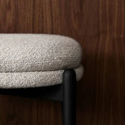 Embrace ottoman ekben läder vintage cognac lackad