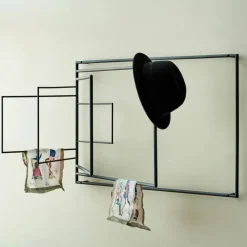 Frame klädhängare svart