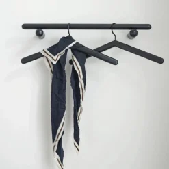 Georg hängare 60 cm svartlackerad ek