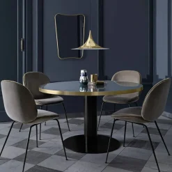 Gubi 2.0 matbord marble white ø150 svart stativ