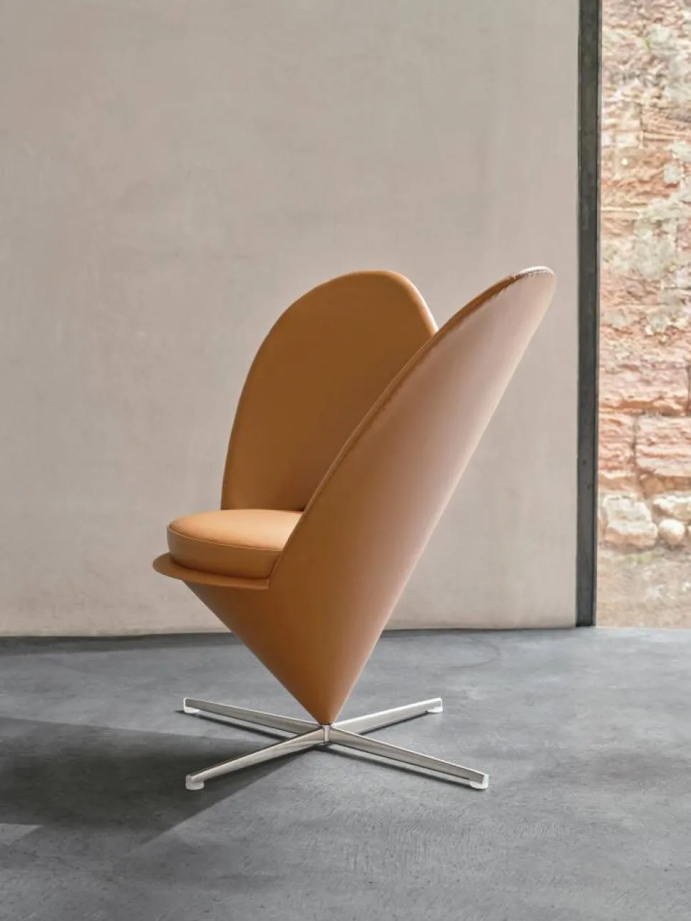 Heart Cone Chair fåtölj Hola truffle-rostfritt stål