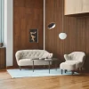 Ingeborg 2 5-sits soffa fårskinn moonlight ben ek natur