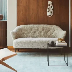 Ingeborg 2 5-sits soffa fårskinn sahara ben ek natur