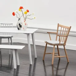 J42 karmstol Lacquered oak