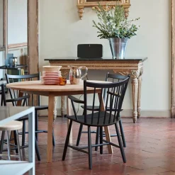 J42 karmstol Lacquered oak