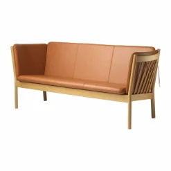 J149 soffa Läder cognac-lackerad ek 3-sits