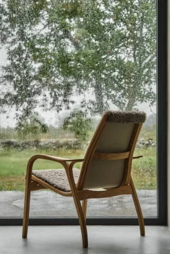 Laminett fåtölj oljad ek/fårskinn Sahara (nougatbrun)