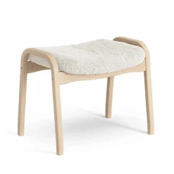 Lamino fotpall fårskinn offwhite naturlackad bok