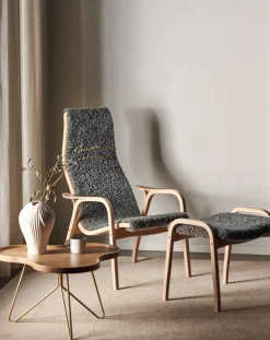 Lamino fåtölj och fotpall lackad bok/fårskinn Scandinavian Grey (grå)