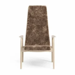 Lamino fåtölj vitpigmenterad ek/fårskinn Sahara (nougatbrun)