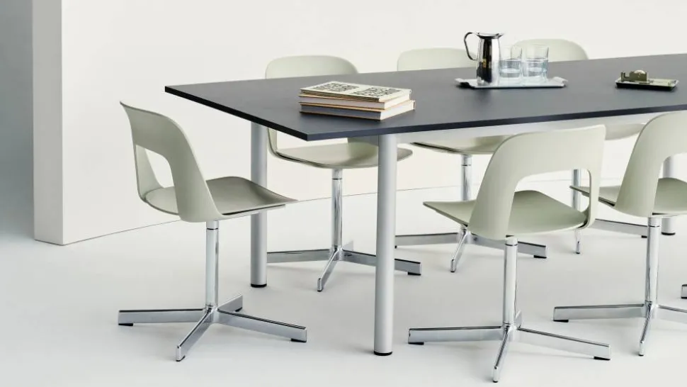 Layout Chair 131 stol Cream white-polerad aluminium