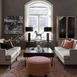 Line vitrinskåp walnut/black 2+2dörrar+3+1hyllor svarta metallben