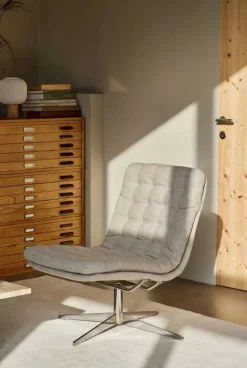 Loholm fåtölj med snurrfunktion Bern Beige 0341