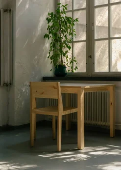 016 Maasto Table bord Matt oljevaxad furu 90x90x75 cm