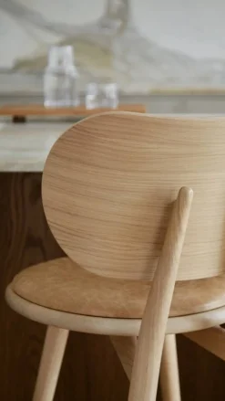 Mater High Stool Backrest barstol låg läder natural mattlackat ekstativ