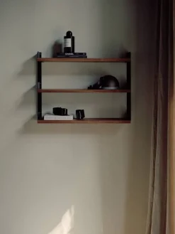 New Works Tea Shelf vägghängd hylla 46x62 5 cm Valnöt