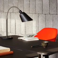 Pavilion AV16 skrivbord black linoleum svartlackad ek svarta ben