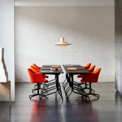Pavilion AV16 skrivbord black linoleum svartlackad ek svarta ben