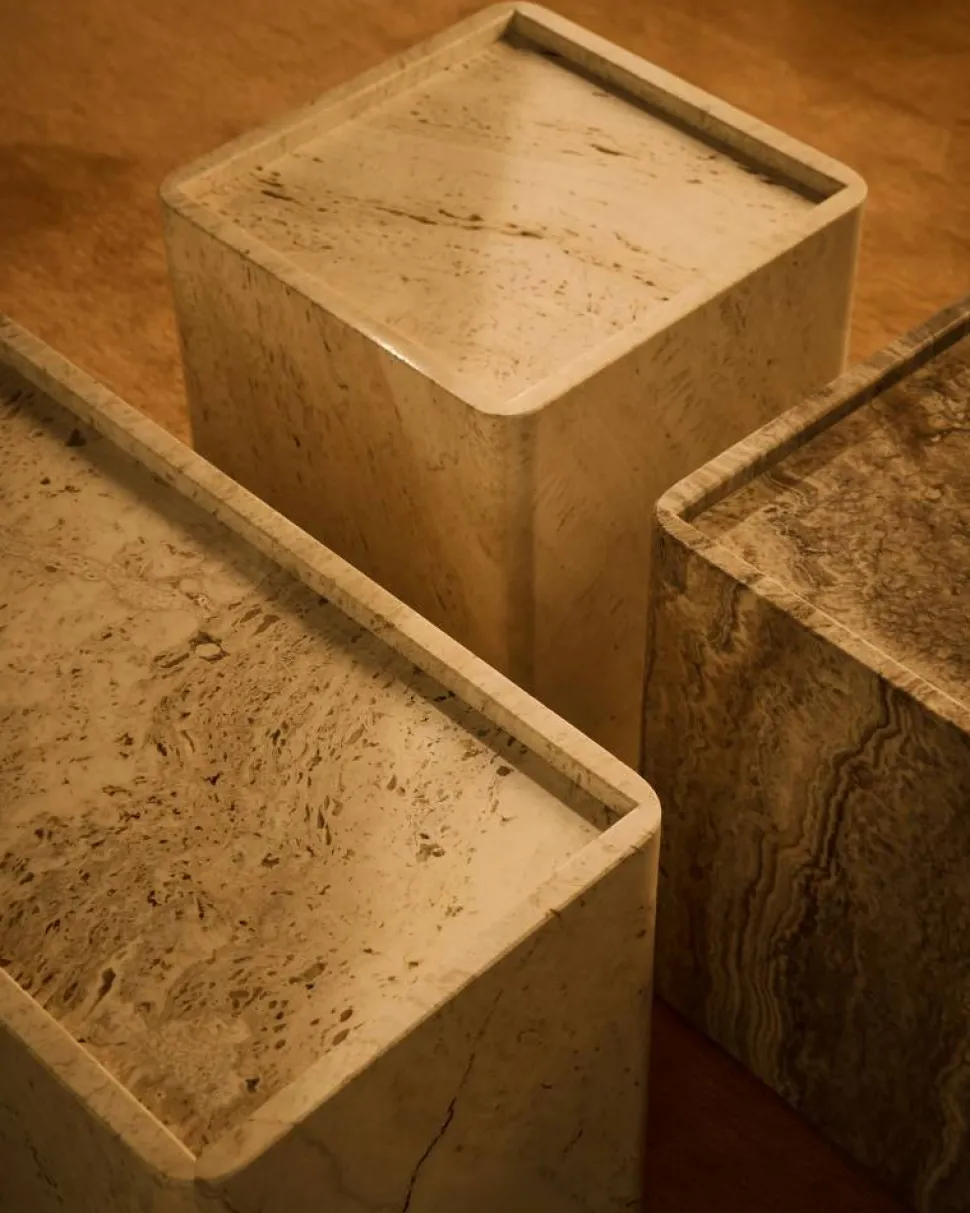Pietra sidobord 33x33x40 cm Neutral white travertine