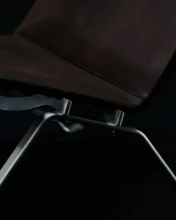 PK22 fåtölj Haze dark brown läder-rostfritt stål
