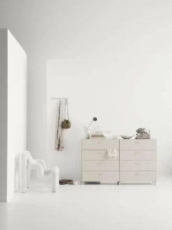 Relief byrå bred med ben 82x92 2 cm beige