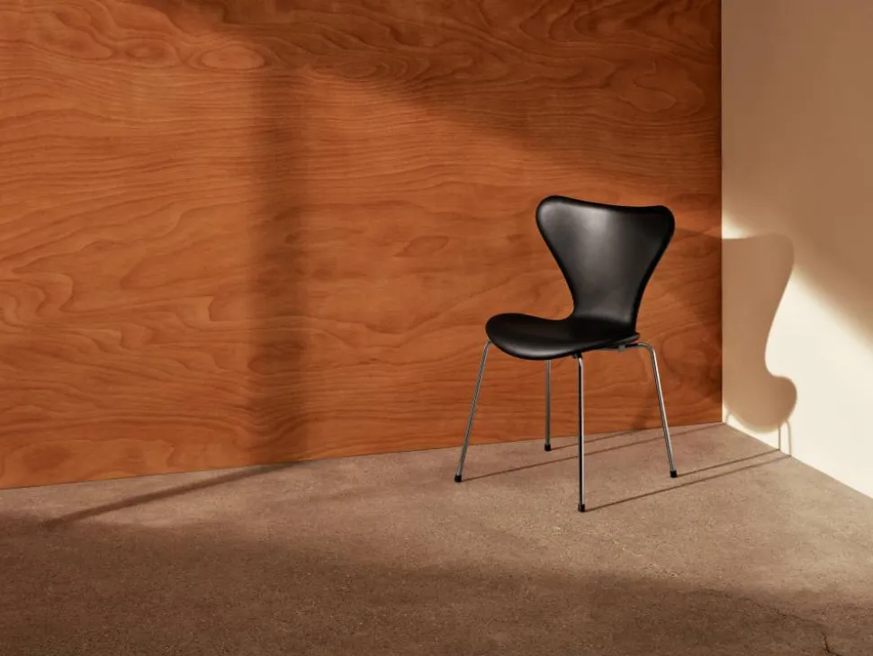 Sjuan 3107 helklädd stol Essential black läder-kromat stativ