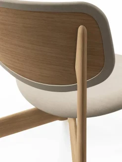 Slab loungestol klädd sits Natural brushed oak-Linara 05 CMHR Cream