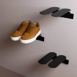 Step S skohylla svart