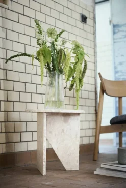 Tetra lounge chair Betongfärgat tyg-naturoljad ek