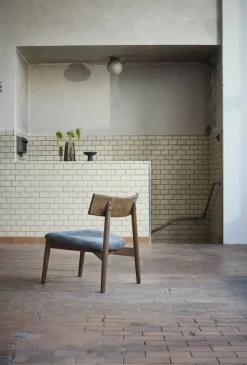 Tetra lounge chair Granitfärgat tyg-mörkoljad ek