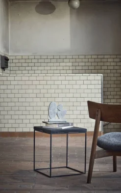 Tetra lounge chair Granitfärgat tyg-mörkoljad ek