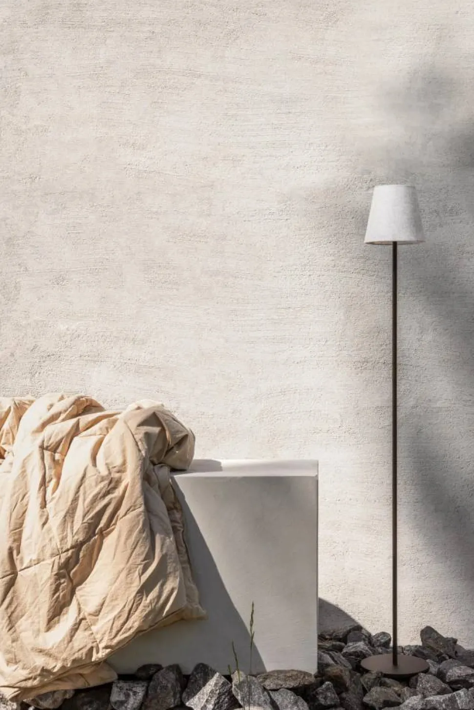 Tyra floor portable golvlampa Ø14 cm Coffee