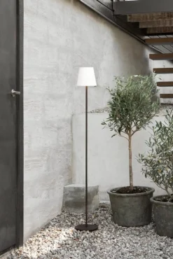 Tyra floor portable golvlampa Ø14 cm Coffee